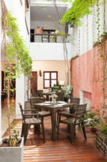 Combo Barú: Mesa + 4 Sillas con Brazos Mocca / Rimax - Imagen 2